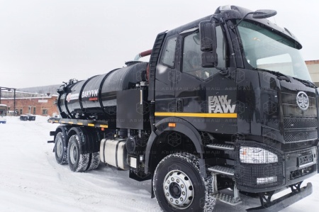 Автоцистерна вакуумная илососная АВИ-12 на FAW J6 (Jurop DL-400)