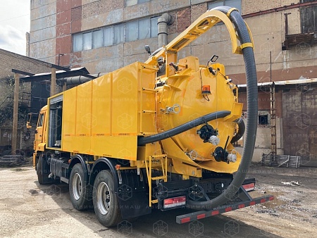 Автоцистерна вакуумная илососная каналопромывочная АВИК-6/5 на КАМАЗ 65115-48 (Ruut Blower Q1500)