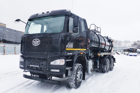 Автоцистерна вакуумная илососная АВИ-12 на FAW J6 (Jurop DL-400)